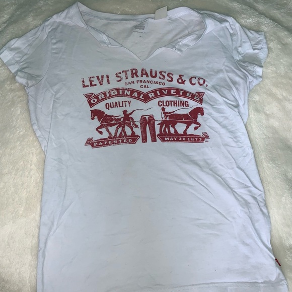 Levi's Tops - M Levi’s Tshirt
